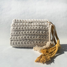 Load image into Gallery viewer, BEACH CLUTCH Ecru-Gold
